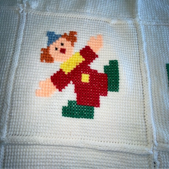 VINTAGE - CLOWN - HAND-CROCHETED - BABY BLANKET - CRIB WALL HANGING - Sweet - Picture 4 of 15